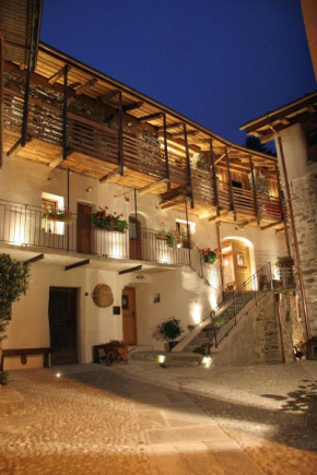 Гостиница Ostello del Castello Tirano  Тирано